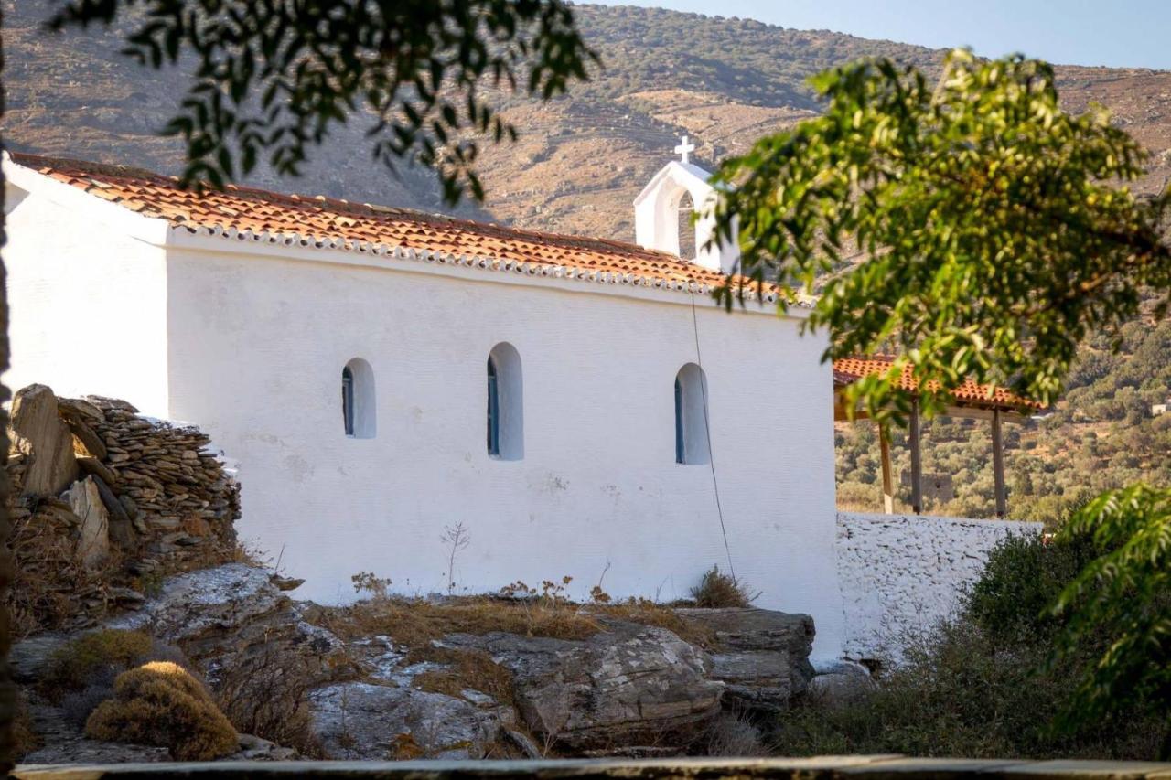 Nicolas Ormos  Exterior photo